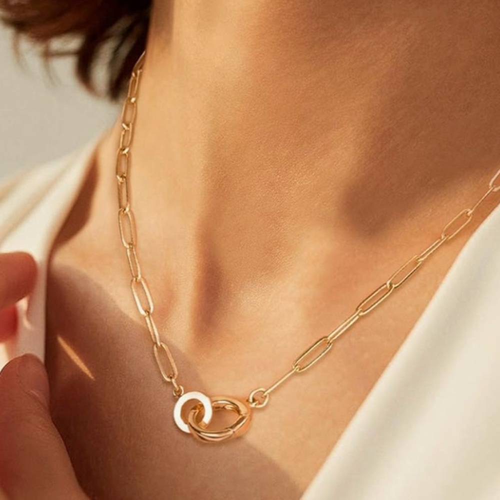 Classic Gold Interlocking Paperclip Circle Pendant Lariat Charm Holder Necklace - Picture 3 of 14